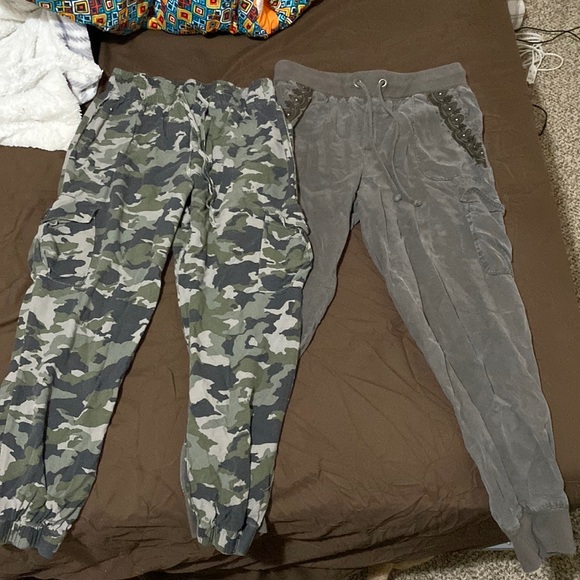 2 pack- army green jogger pants- one camo- one solid green both size small - Picture 1 of 3